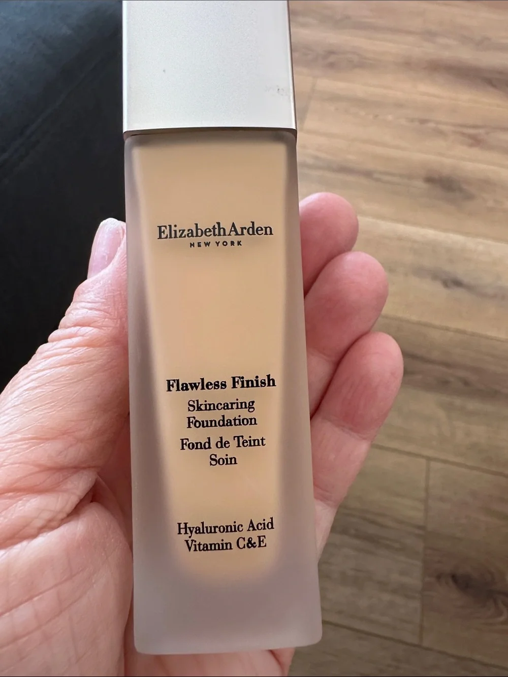 BNIB Elizabeth Arden Flawless Finish Foundation 430W